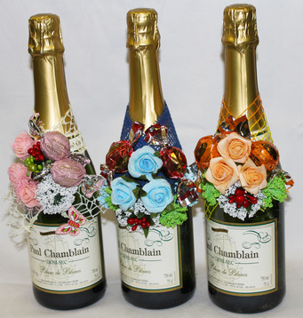 714. Šampaňské, květinová dekorace, 235 Kč